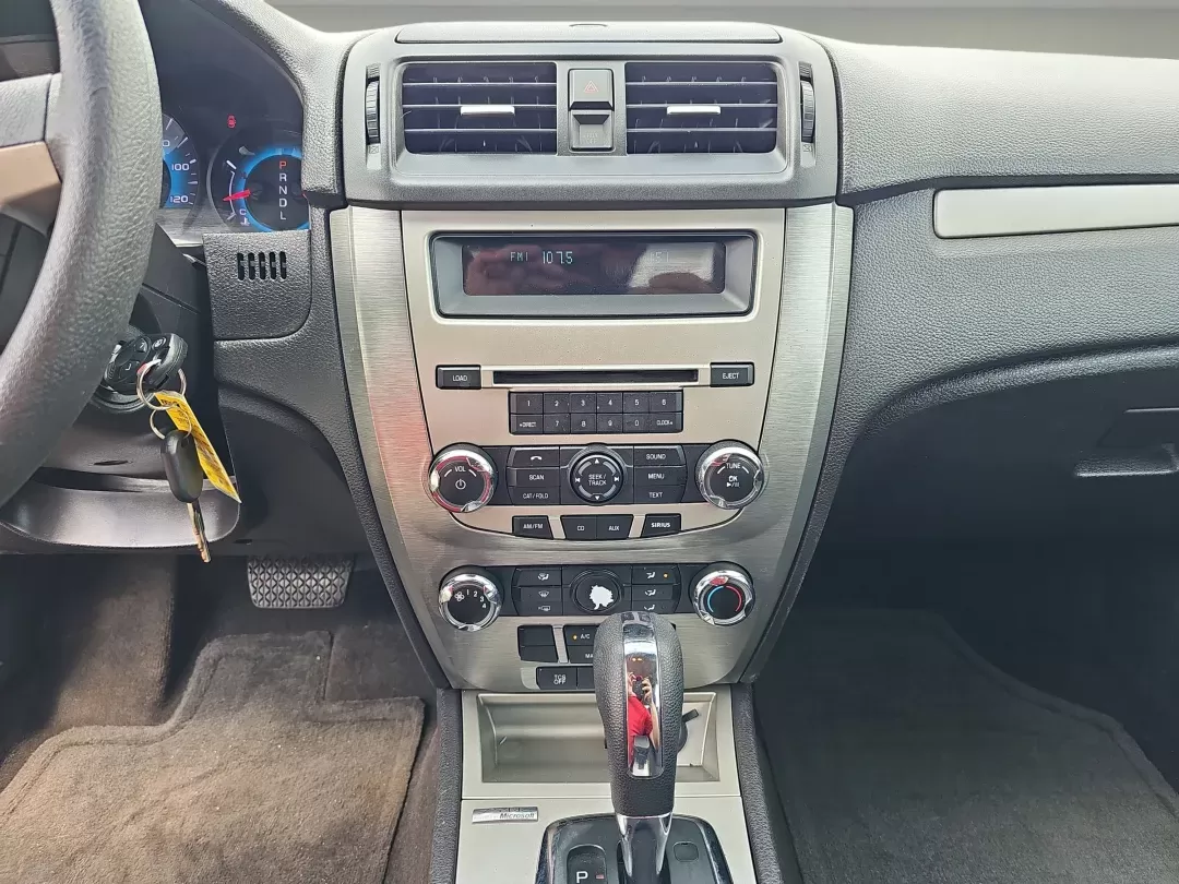 2012 /Charcoal Black Ford Fusion SE (3FAHP0HA0CR) with an Gas I4 2.5L/152 engine, 6-Speed Automatic transmission, located at 7000 Northlake Connector, Columbus, GA, 31904, (706) 987-8085, 32.524975, -84.978134 - 2012 Ford Fusion SE - Photo#12