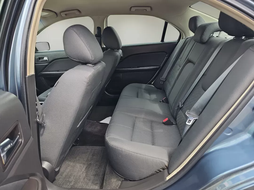 2012 /Charcoal Black Ford Fusion SE (3FAHP0HA0CR) with an Gas I4 2.5L/152 engine, 6-Speed Automatic transmission, located at 7000 Northlake Connector, Columbus, GA, 31904, (706) 987-8085, 32.524975, -84.978134 - 2012 Ford Fusion SE - Photo#14