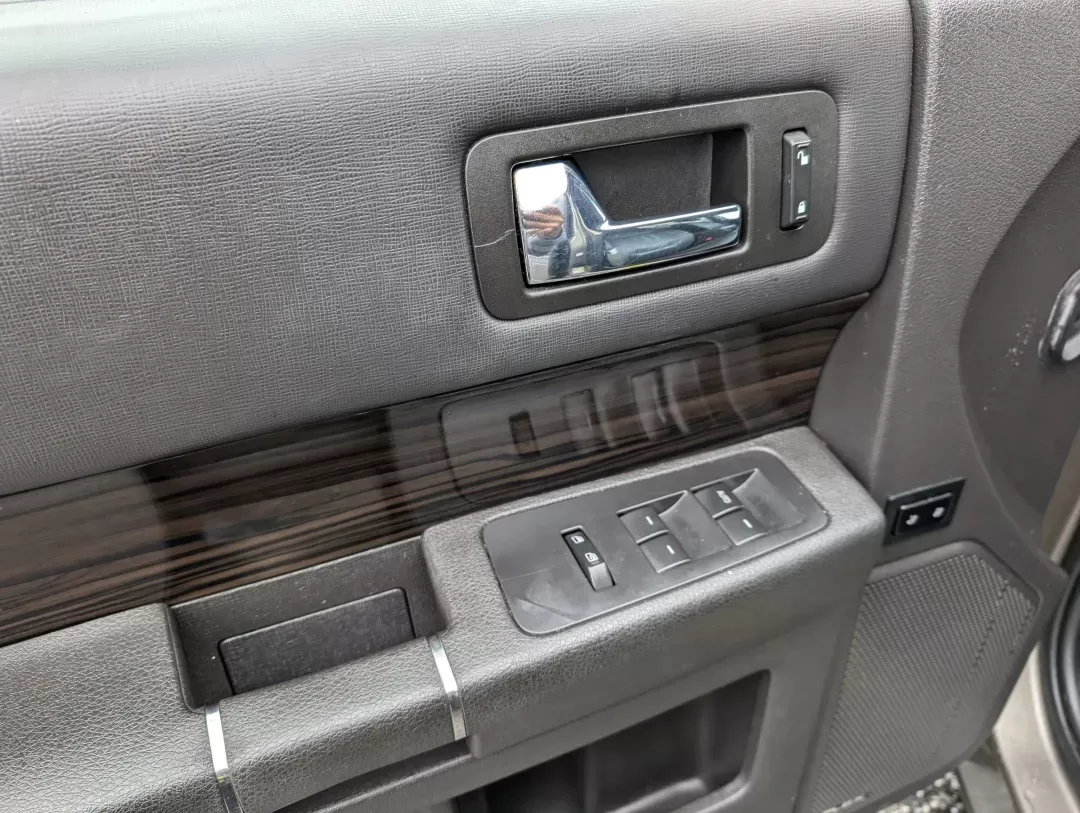 2014 Ford Flex SEL (2FMGK5C82EB) with an Regular Unleaded V-6 3.5 L/213 engine, 6-Speed Automatic w/OD transmission, located at 5115 14th Ave., Columbus, GA, 31904, (706) 323-0345, 32.511494, -84.971046 - 2014 Ford Flex SEL - Photo#8