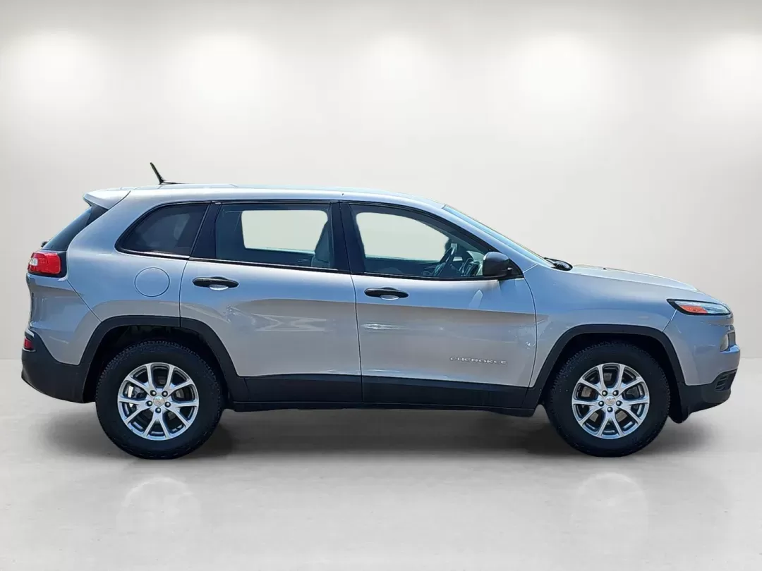 2015 /Lt Frost Beige/Black Jeep Cherokee Sport (1C4PJLAB3FW) with an Regular Unleaded I-4 2.4 L/144 engine, 9-Speed Automatic w/OD transmission, located at 521 Old Farm Lane Rd, Prattville, AL, 36066, (334) 325-1505, 32.482460, -86.416367 - 2015 Jeep Cherokee Sport - Photo#4