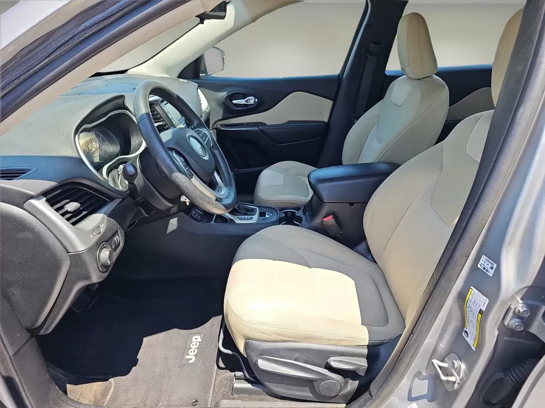 2015 /Lt Frost Beige/Black Jeep Cherokee Sport (1C4PJLAB3FW) with an Regular Unleaded I-4 2.4 L/144 engine, 9-Speed Automatic w/OD transmission, located at 521 Old Farm Lane Rd, Prattville, AL, 36066, (334) 325-1505, 32.482460, -86.416367 - 2015 Jeep Cherokee Sport - Photo#10