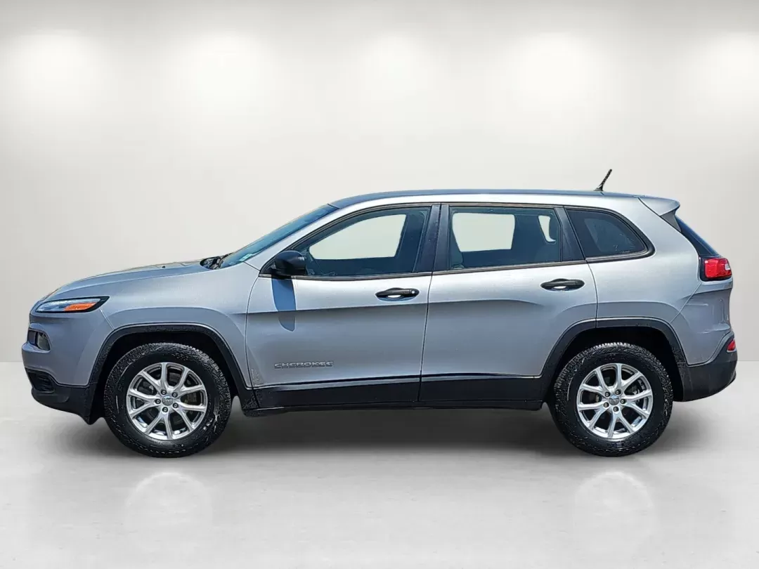 2015 /Lt Frost Beige/Black Jeep Cherokee Sport (1C4PJLAB3FW) with an Other engine, located at 7000 Northlake Connector, Columbus, GA, 31904, (706) 987-8085, 32.524975, -84.978134 - **Unleash Adventure with the 2015 Jeep Cherokee Sport Perfect for Your Next Journey!**<br /> <br /> Are you ready to elevate your lifestyle with a vehicle that's as versatile as your ambitions? The 2015 Jeep Cherokee Sport is the ultimate crossover for those seeking a perfect blend of comfort, capa - Photo#7