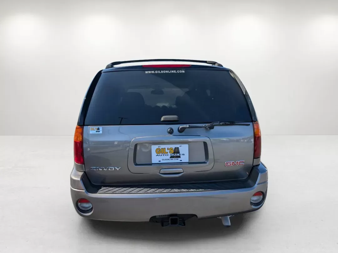 2006 /Light Gray GMC Envoy SLT (1GKDS13S662) with an Gas I6 4.2L/254 engine, 4-Speed Automatic w/OD transmission, located at 1430 Gateway Drive, Opelika, AL, 36801, (334) 239-0944, 32.637871, -85.409790 - 2006 GMC Envoy SLT - Photo#5