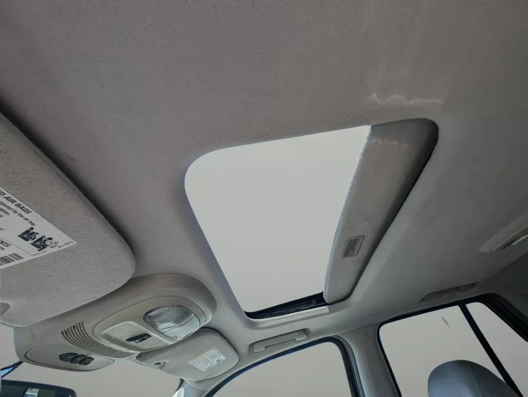 2006 /Light Gray GMC Envoy SLT (1GKDS13S662) with an Gas I6 4.2L/254 engine, 4-Speed Automatic w/OD transmission, located at 1430 Gateway Drive, Opelika, AL, 36801, (334) 239-0944, 32.637871, -85.409790 - 2006 GMC Envoy SLT - Photo#16