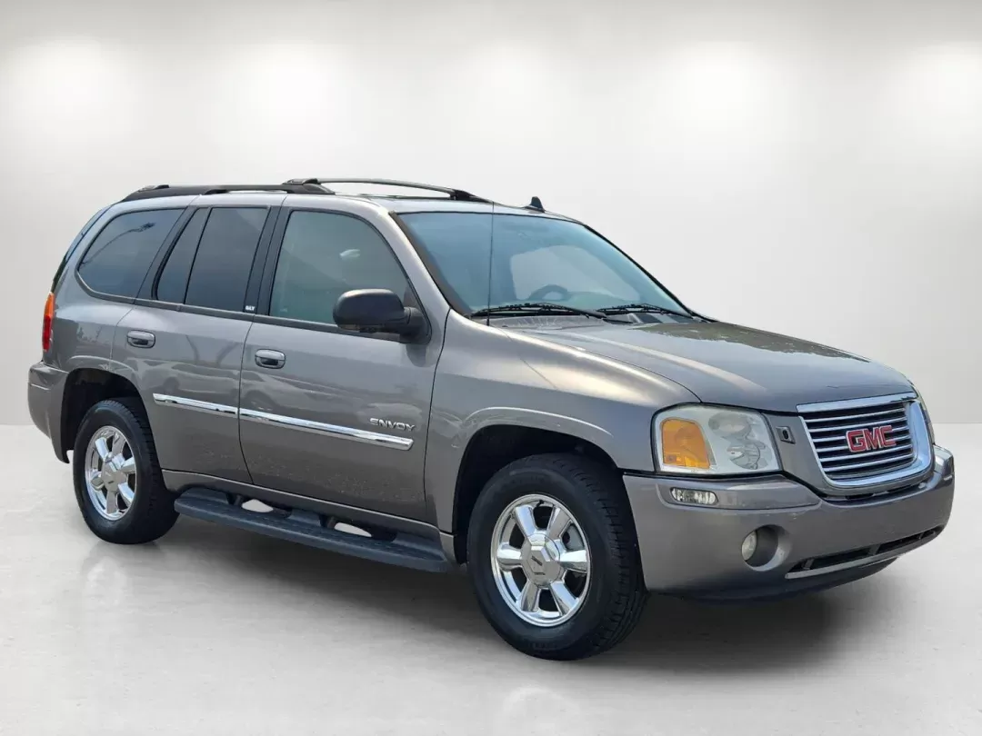 2006 /Light Gray GMC Envoy SLT (1GKDS13S662) with an Other engine, located at 521 Old Farm Lane Rd, Prattville, AL, 36066, (334) 325-1505, 32.482460, -86.416367 - **Explore Adventure with This 2006 GMC Envoy SLT at Gils Auto - Prattville!** <br /> <br /> Are you ready to elevate your weekend getaways or daily commutes? Look no further! This 2006 GMC Envoy SLT is the perfect companion for your family adventures, daily drives through Prattville, or trips to nea - Photo#2