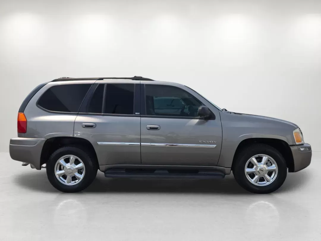2006 /Light Gray GMC Envoy SLT (1GKDS13S662) with an Other engine, located at 521 Old Farm Lane Rd, Prattville, AL, 36066, (334) 325-1505, 32.482460, -86.416367 - **Explore Adventure with This 2006 GMC Envoy SLT at Gils Auto - Prattville!** <br /> <br /> Are you ready to elevate your weekend getaways or daily commutes? Look no further! This 2006 GMC Envoy SLT is the perfect companion for your family adventures, daily drives through Prattville, or trips to nea - Photo#3