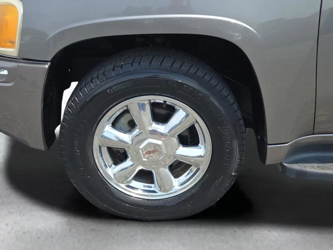 2006 /Light Gray GMC Envoy SLT (1GKDS13S662) with an Other engine, located at 521 Old Farm Lane Rd, Prattville, AL, 36066, (334) 325-1505, 32.482460, -86.416367 - **Explore Adventure with This 2006 GMC Envoy SLT at Gils Auto - Prattville!** <br /> <br /> Are you ready to elevate your weekend getaways or daily commutes? Look no further! This 2006 GMC Envoy SLT is the perfect companion for your family adventures, daily drives through Prattville, or trips to nea - Photo#8