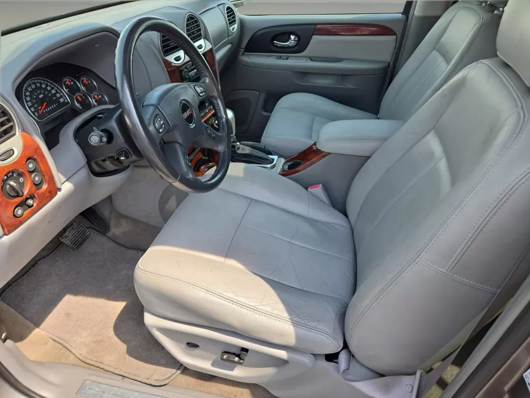 2006 /Light Gray GMC Envoy SLT (1GKDS13S662) with an Other engine, located at 521 Old Farm Lane Rd, Prattville, AL, 36066, (334) 325-1505, 32.482460, -86.416367 - **Explore Adventure with This 2006 GMC Envoy SLT at Gils Auto - Prattville!** <br /> <br /> Are you ready to elevate your weekend getaways or daily commutes? Look no further! This 2006 GMC Envoy SLT is the perfect companion for your family adventures, daily drives through Prattville, or trips to nea - Photo#11