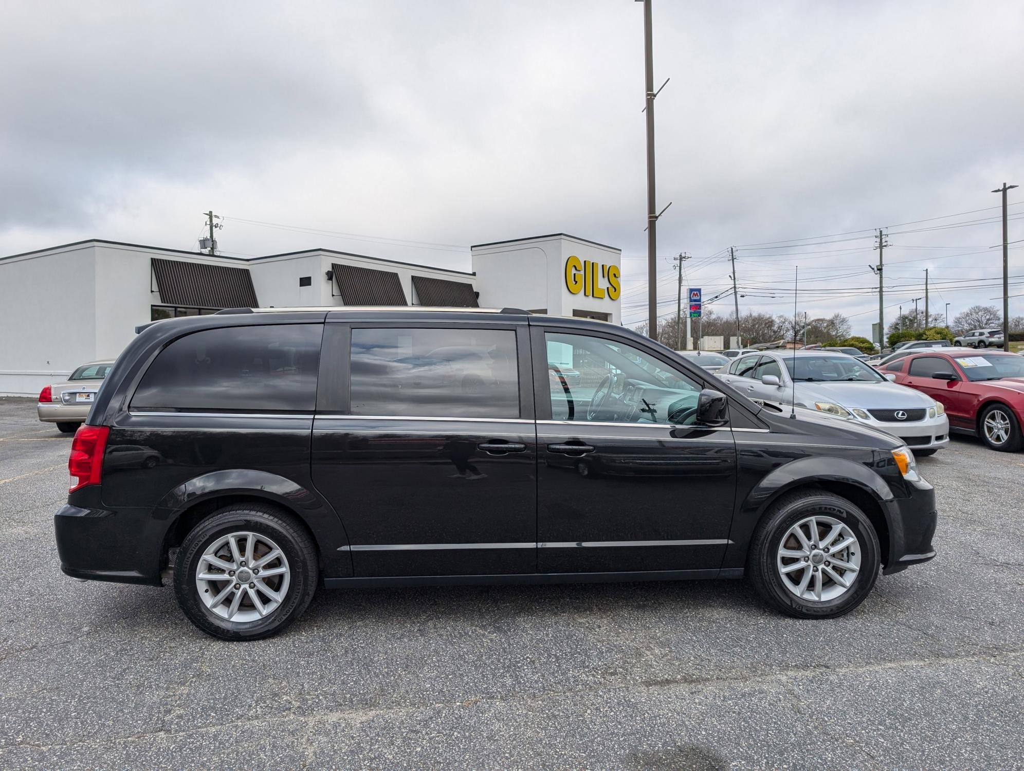 2018 /Black/Light Graystone Dodge Grand Caravan SXT (2C4RDGCG7JR) with an Regular Unleaded V-6 3.6 L/220 engine, 6-Speed Multi-Speed Automatic w/OD transmission, located at 7000 Northlake Connector, Columbus, GA, 31904, (706) 987-8085, 32.524975, -84.978134 - 2018 Dodge Grand Caravan SXT - Photo#3