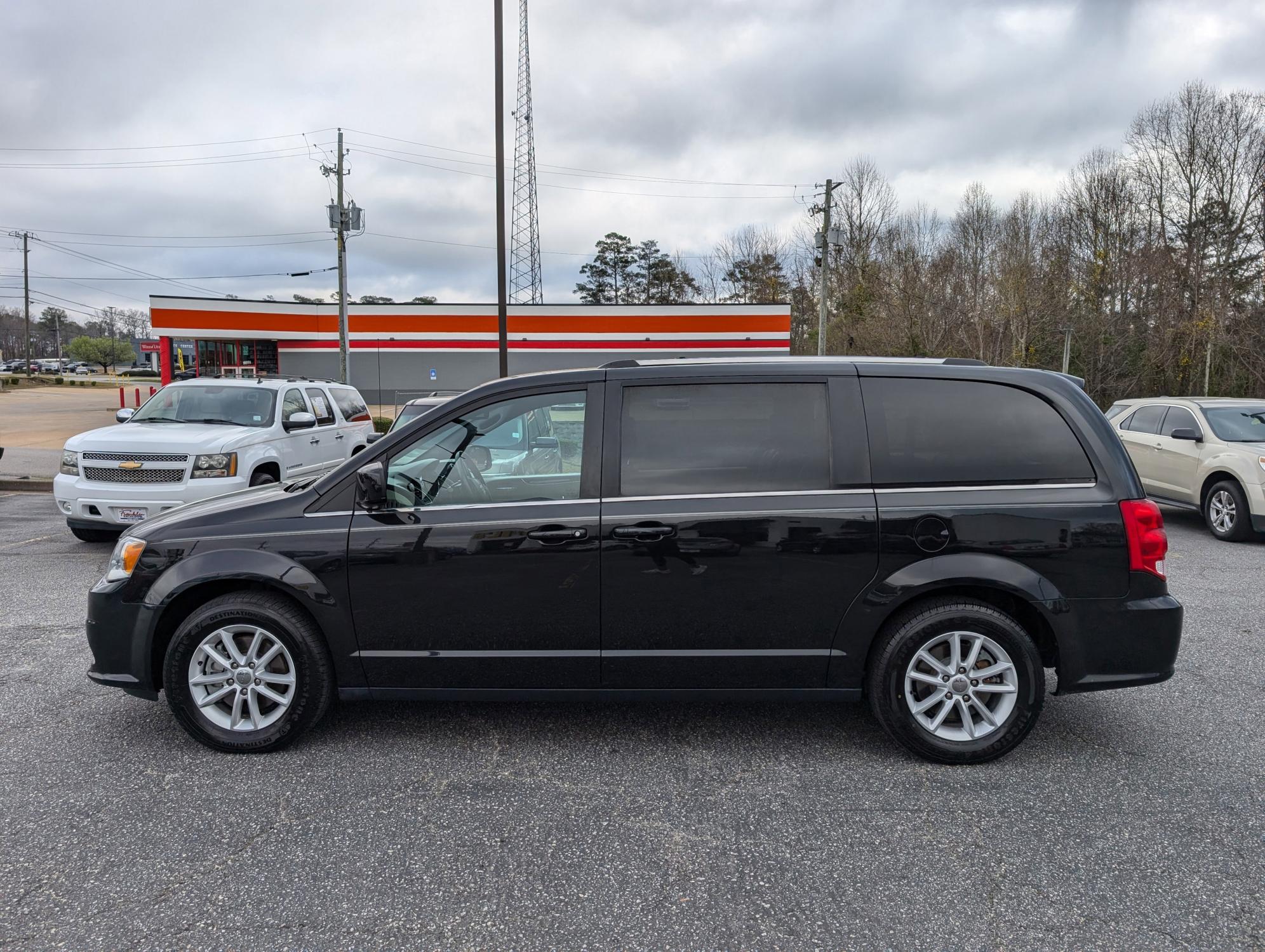 2018 /Black/Light Graystone Dodge Grand Caravan SXT (2C4RDGCG7JR) with an Regular Unleaded V-6 3.6 L/220 engine, 6-Speed Multi-Speed Automatic w/OD transmission, located at 7000 Northlake Connector, Columbus, GA, 31904, (706) 987-8085, 32.524975, -84.978134 - 2018 Dodge Grand Caravan SXT - Photo#7