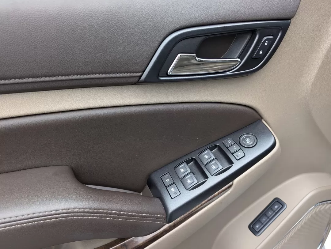 2019 /Cocoa/Dune Chevrolet Tahoe LT (1GNSCBKC9KR) with an Other engine, located at 3959 U.S. 80 W, Phenix City, AL, 36870, (334) 297-4885, 32.469296, -85.135185 - 2019 Chevrolet Tahoe LT - Photo#8