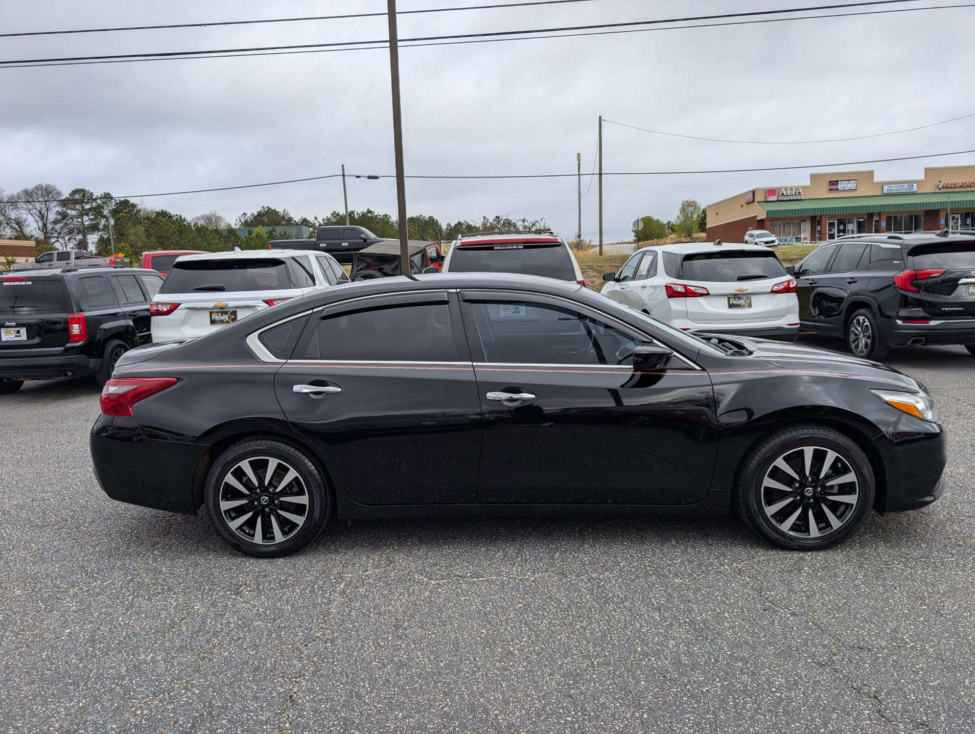 2018 /Charcoal Nissan Altima 2.5 SV (1N4AL3AP1JC) with an Regular Unleaded I-4 2.5 L/152 engine, 1-Speed CVT w/OD transmission, located at 3959 U.S. 80 W, Phenix City, AL, 36870, (334) 297-4885, 32.469296, -85.135185 - 2018 Nissan Altima 2.5 SV - Photo#3