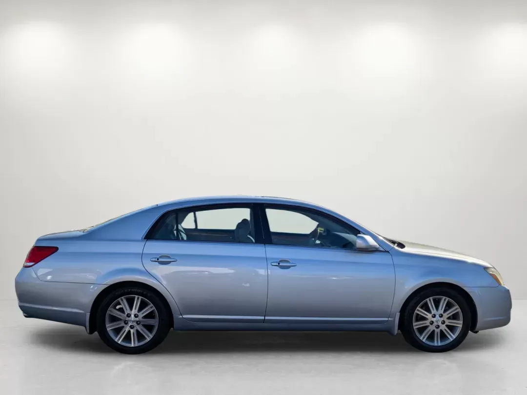 2006 Toyota Avalon Limited (4T1BK36B36U) with an Gas V6 3.5L/211 engine, 5-Speed Automatic w/OD transmission, located at 1430 Gateway Drive, Opelika, AL, 36801, (334) 239-0944, 32.637871, -85.409790 - 2006 Toyota Avalon Limited - Photo#3