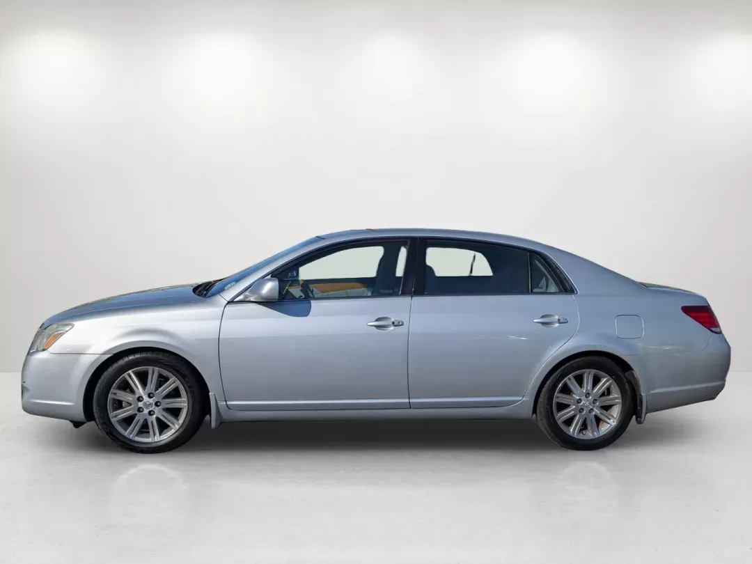 2006 Toyota Avalon Limited (4T1BK36B36U) with an Gas V6 3.5L/211 engine, 5-Speed Automatic w/OD transmission, located at 1430 Gateway Drive, Opelika, AL, 36801, (334) 239-0944, 32.637871, -85.409790 - 2006 Toyota Avalon Limited - Photo#7
