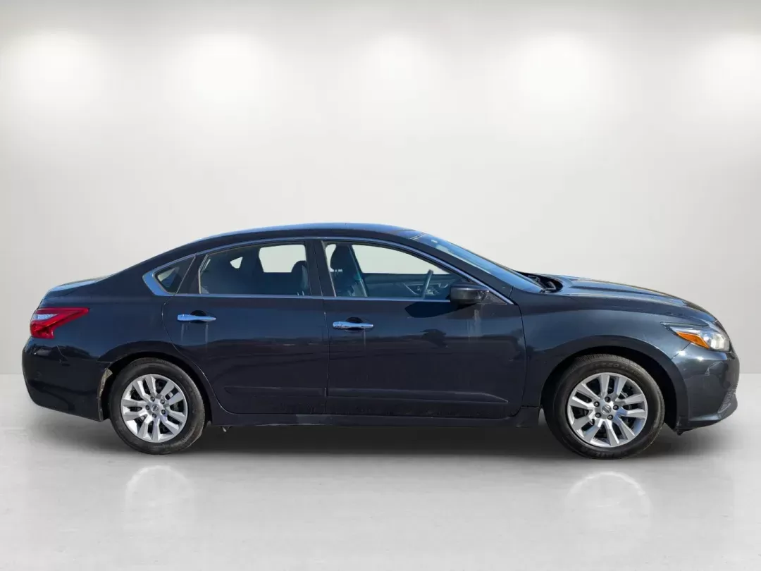 2017 /Charcoal Nissan Altima 2.5 S (1N4AL3AP3HC) with an Regular Unleaded I-4 2.5 L/152 engine, 1-Speed CVT w/OD transmission, located at 5115 14th Ave., Columbus, GA, 31904, (706) 323-0345, 32.511494, -84.971046 - 2017 Nissan Altima 2.5 S - Photo#5