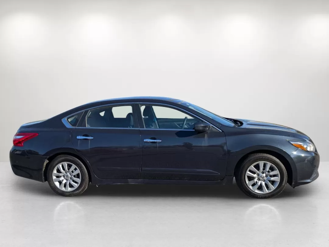 2017 /Charcoal Nissan Altima 2.5 S (1N4AL3AP3HC) with an Other engine, located at 1430 Gateway Drive, Opelika, AL, 36801, (334) 239-0944, 32.637871, -85.409790 - Discover the perfect blend of style, comfort, and practicality with the 2017 Nissan Altima 2.5 S, available now at Gils Auto in Columbus, GA. If you're a commuter looking for a reliable vehicle to navigate the hustle and bustle of daily life or a growing family that values safety and efficiency, thi - Photo#7