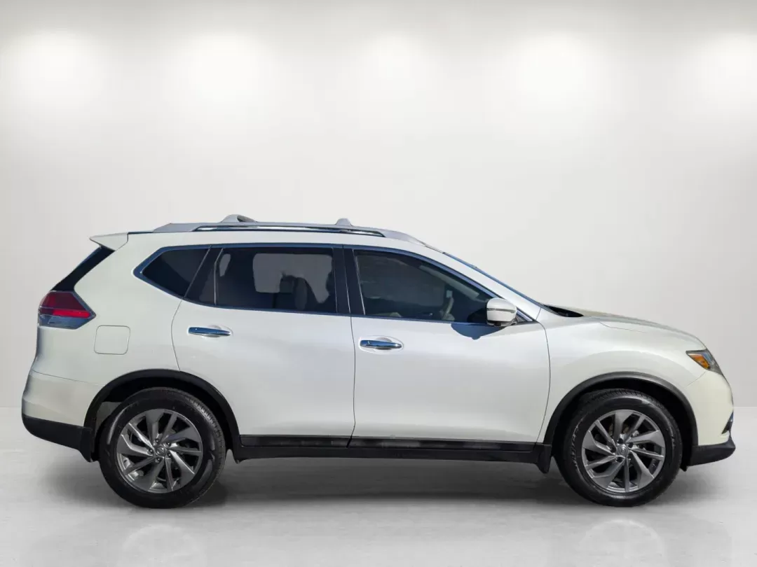 2015 /Almond Nissan Rogue SL (5N1AT2MT5FC) with an Regular Unleaded I-4 2.5 L/152 engine, 1-Speed CVT w/OD transmission, located at 3959 U.S. 80 W, Phenix City, AL, 36870, (334) 297-4885, 32.469296, -85.135185 - 2015 Nissan Rogue SL - Photo#4