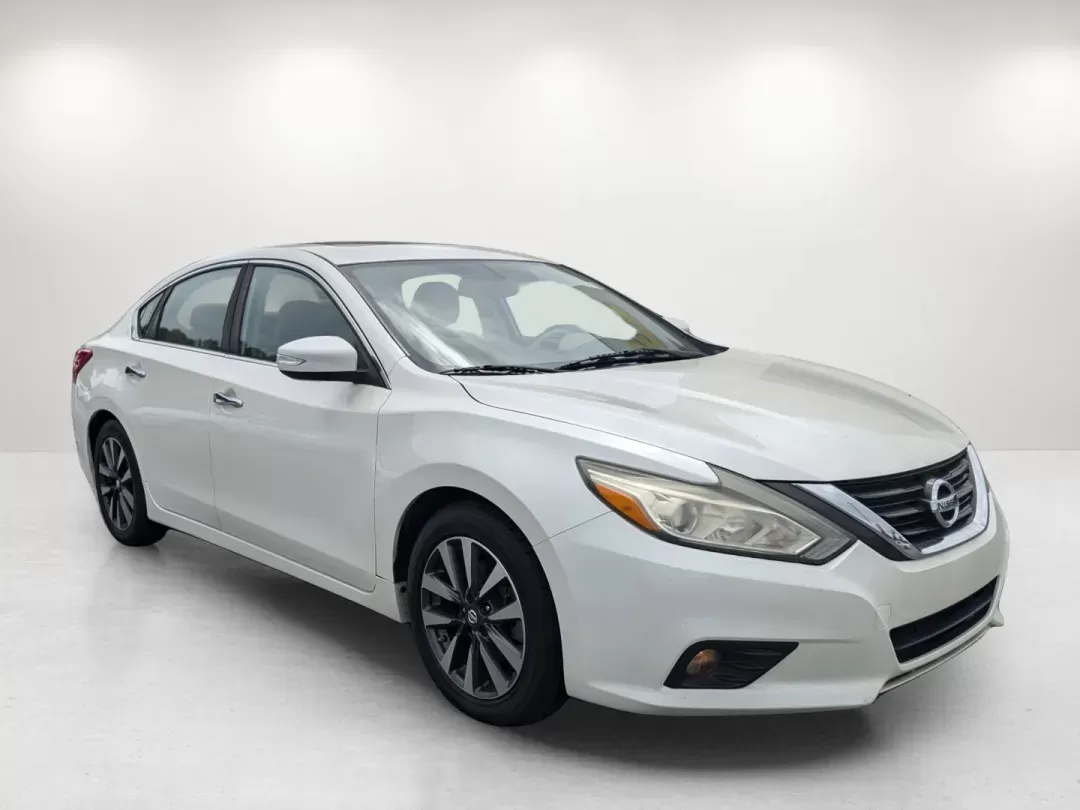 2016 /Beige Nissan Altima 2.5 SL (1N4AL3APXGC) with an Regular Unleaded I-4 2.5 L/152 engine, 1-Speed CVT w/OD transmission, located at 5115 14th Ave., Columbus, GA, 31904, (706) 323-0345, 32.511494, -84.971046 - 2016 Nissan Altima 2.5 SL - Photo#2