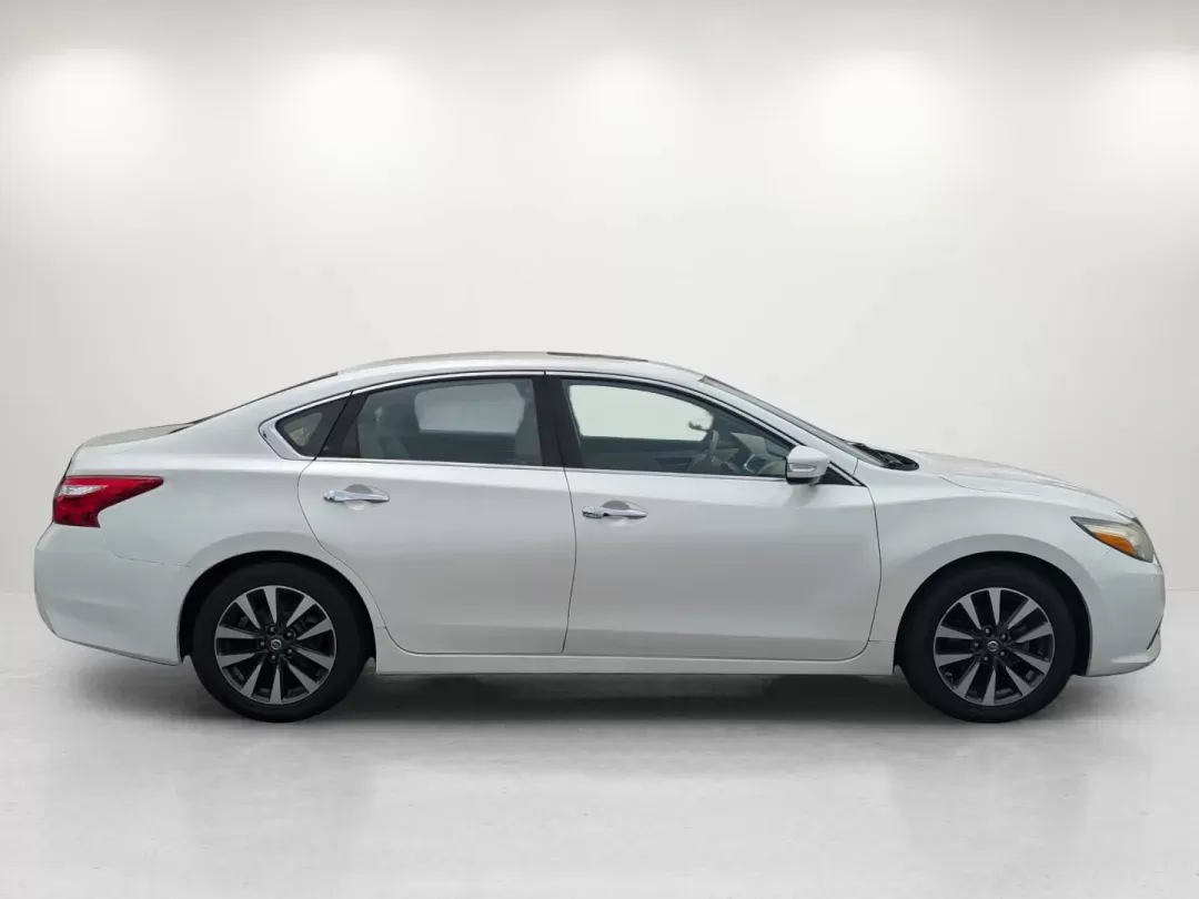 2016 /Beige Nissan Altima 2.5 SL (1N4AL3APXGC) with an Regular Unleaded I-4 2.5 L/152 engine, 1-Speed CVT w/OD transmission, located at 5115 14th Ave., Columbus, GA, 31904, (706) 323-0345, 32.511494, -84.971046 - 2016 Nissan Altima 2.5 SL - Photo#3